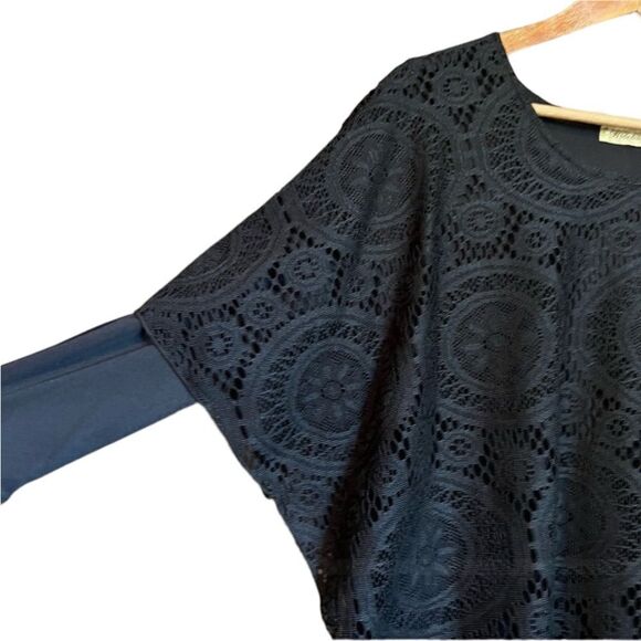 3 for $30! Brochure black top with lace overlay - Picture 2 of 8